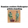 1/35 2 x Modern Russian (Post WWII) Helicopter pilots standing