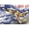 Maqueta de avión 1/72 MiG AT del fabricante Amodel