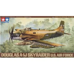 1/48 DOUGLAS SKYRAIDER A-1J "US AIR FORCE"