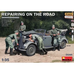 1/35 REPAIRING ON THE ROAD