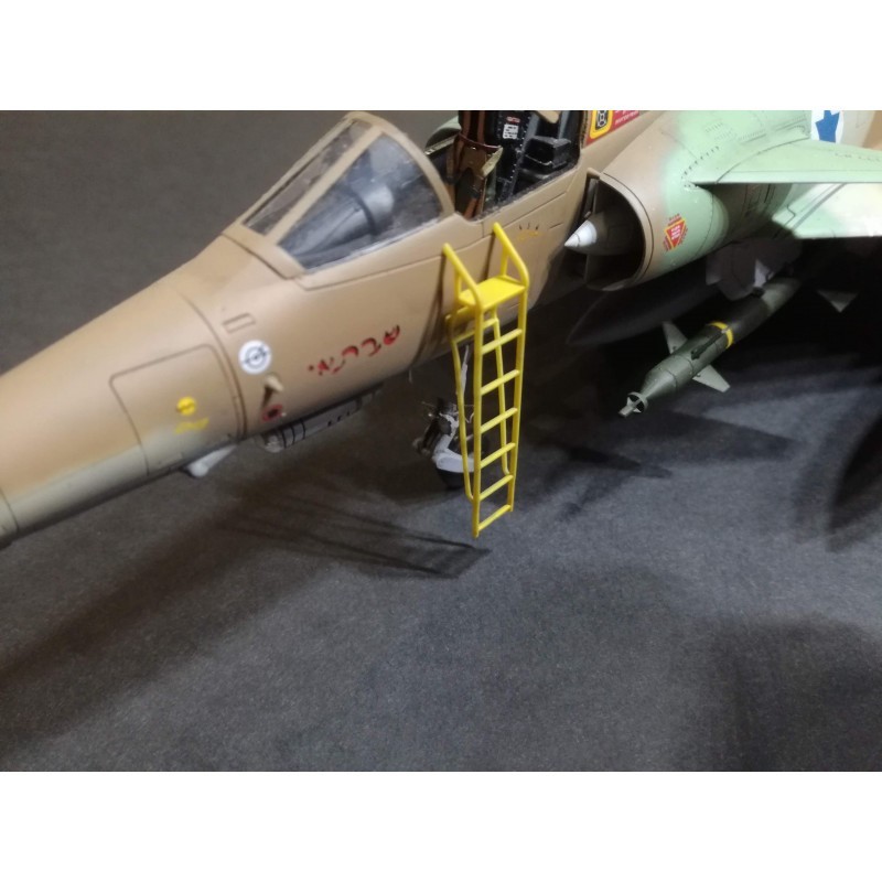 1/48  escalerilla KFIR/MIRAGEIII