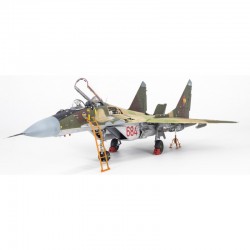 1/48  escalerilla y calzas Mig-29 