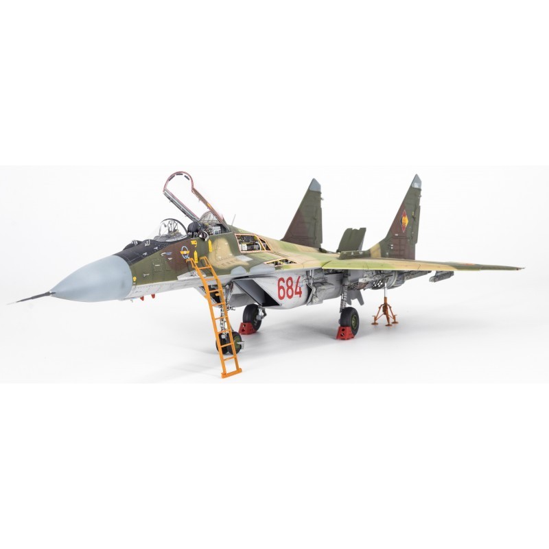 1/48  escalerilla y calzas Mig-29 