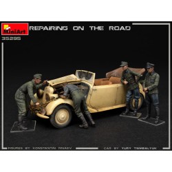 Miniart 1/35 Repairing On The Road