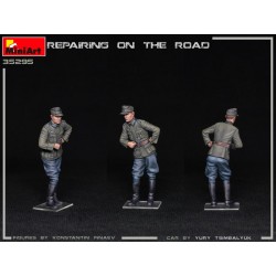 Maqueta Miniart 1/35 Repairing On The Road