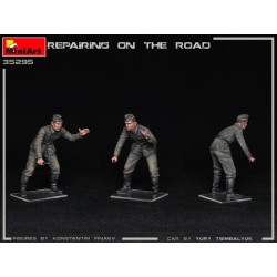 Maqueta Miniart 1/35 Repairing On The Road