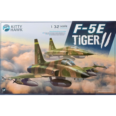 1/32 F-5E Tiger II w/2 Figures