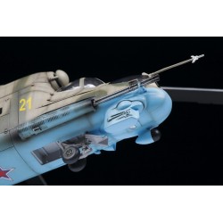 Maqueta de Helicóptero 1/48 Mi-24P Soviet Attack Helicopter - Zvezda