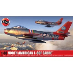 Maqueta a escala 1/48 del avión North American F-86F Sabre, incluye calcas y accesorios.