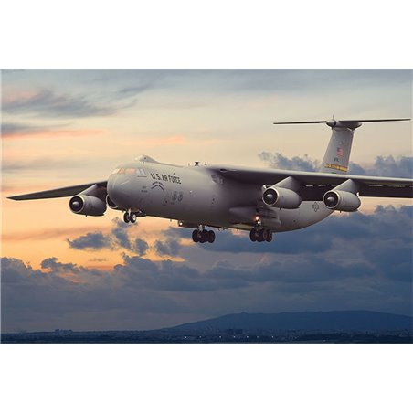 Lockheed C-141B Starlifter