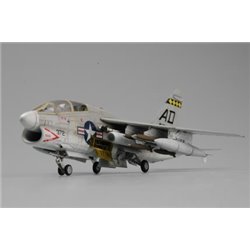 1/72 TA-7C Corsair II