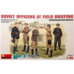 1/35 Soviet Officers at Field Briefing