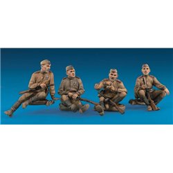 1/35 Soviet Infantry At Rest