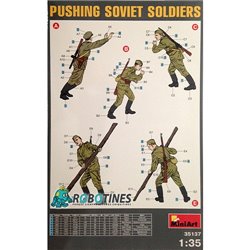 1/35 Pushing Soviet Soldiers