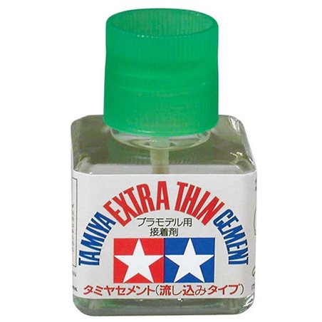 Adhesivo Tamiya Extra Thin Cement de 40 ml con aplicador de pincel para modelismo y manualidades.